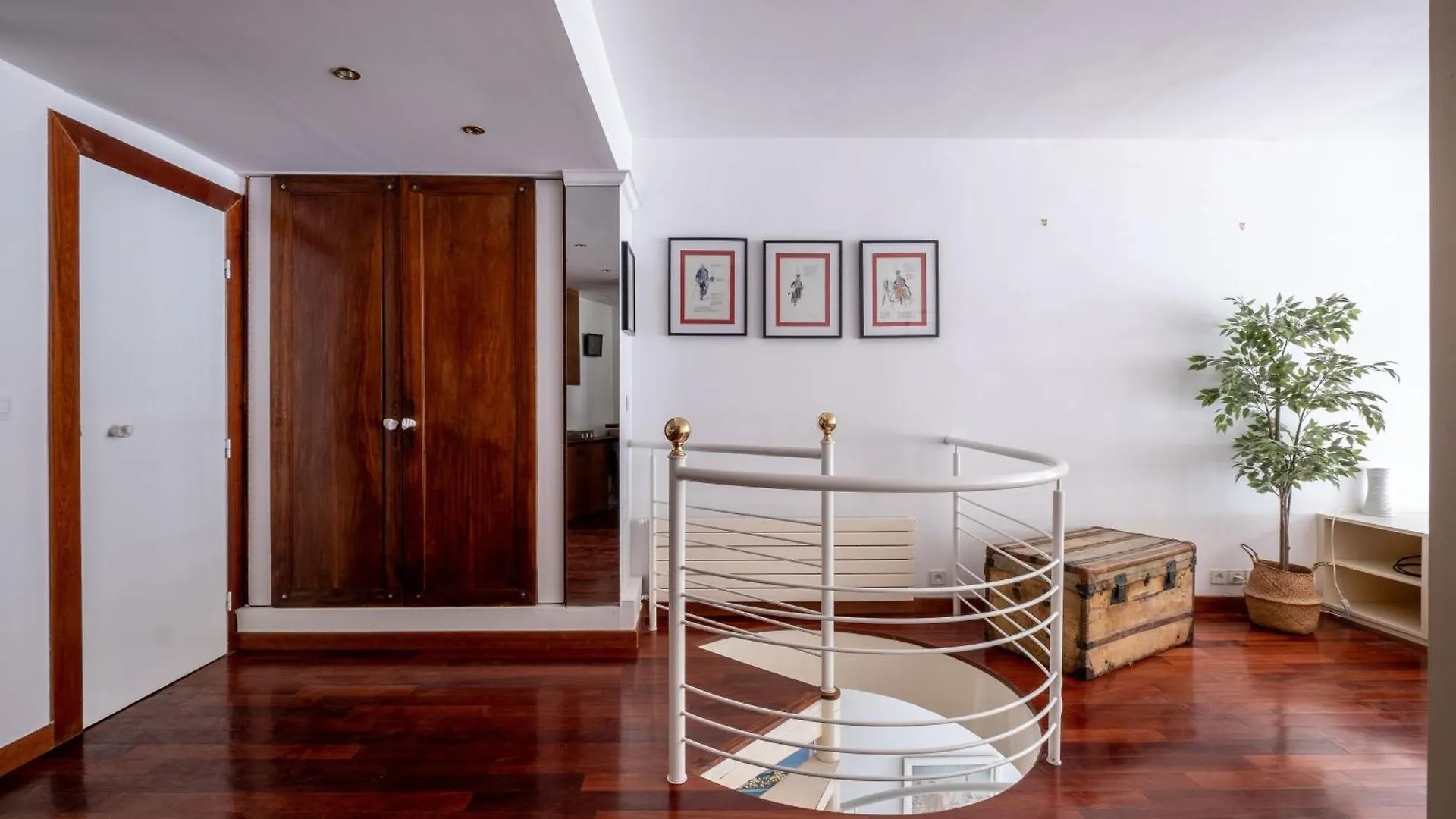 Loft D Exception Au Pied Des Champs-Elysees Paris Apartment